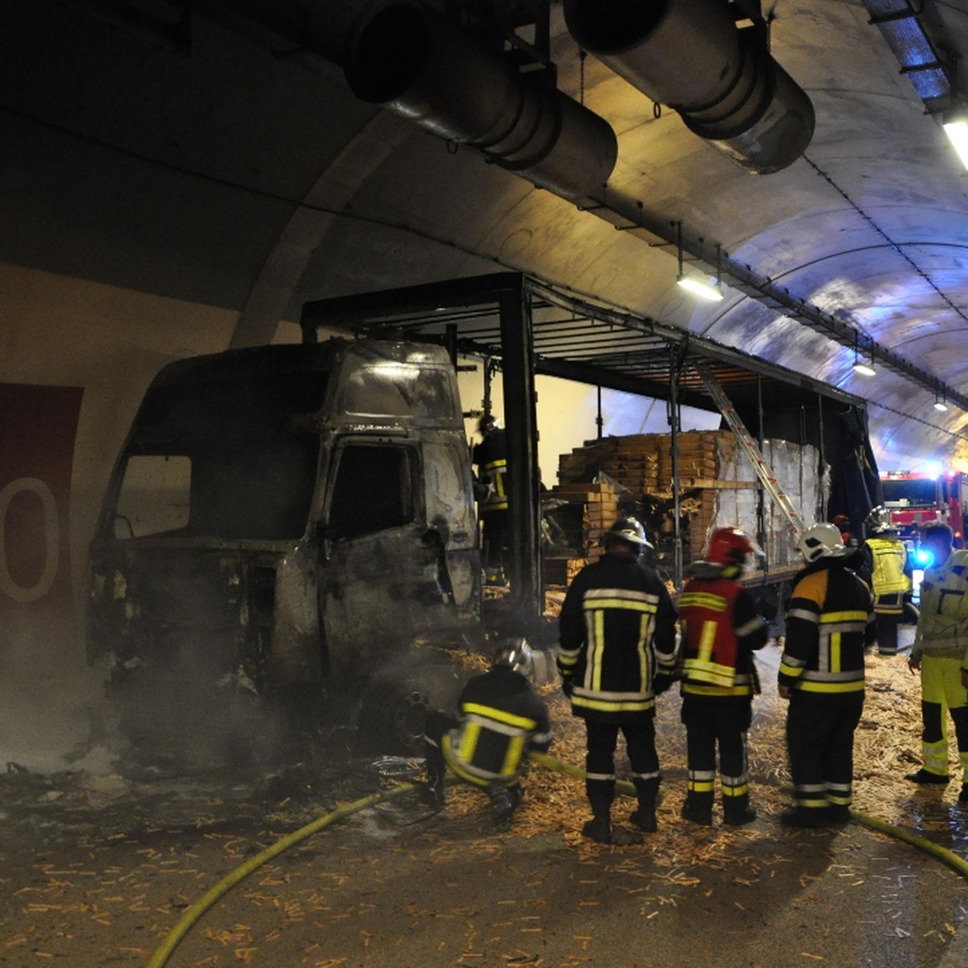 Lastwagen F Ngt Im Markusbergtunnel Feuer Luxemburger Wort